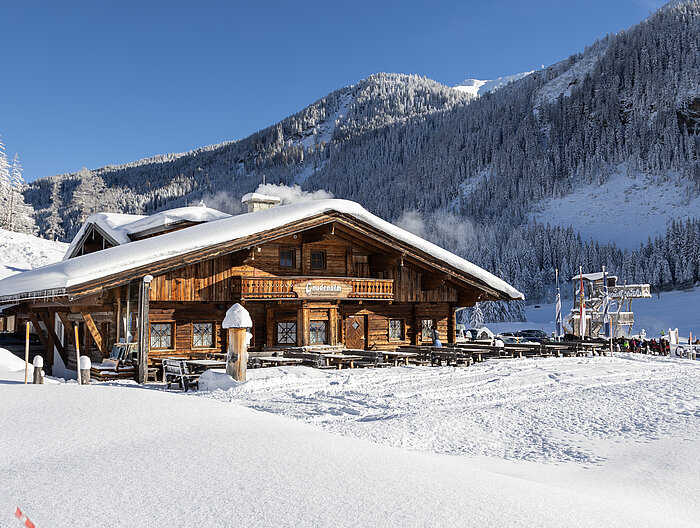 Die Gnadenalm in winterlicher Landschaft