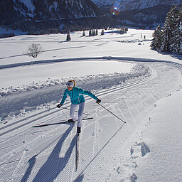 Eine Langläuferin im Langlaufhotel Lürzerhof in Österreich