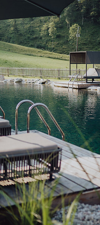 Der Bergseepool im Lürzerhof Wellnesshotel in Salzburg