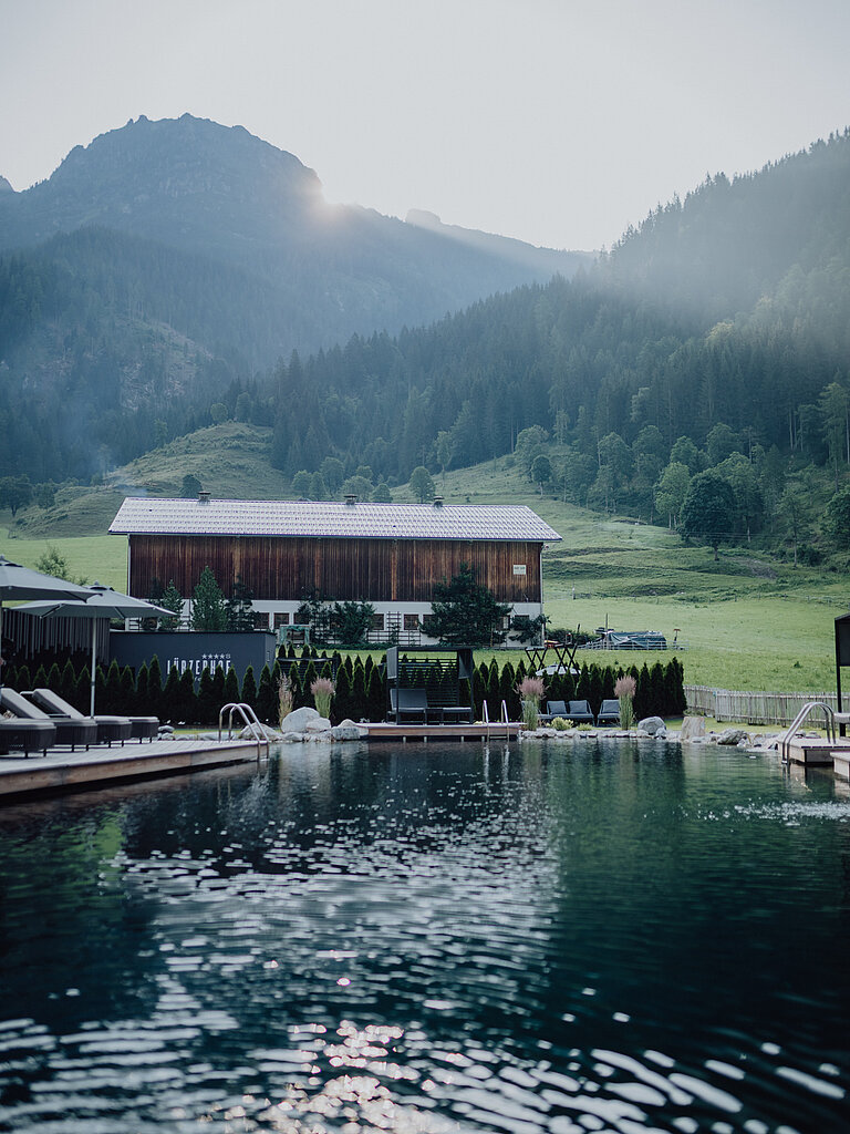 Wasser & Pools Der Bergseepool im Lürzerhof Wellnesshotel in Salzburg