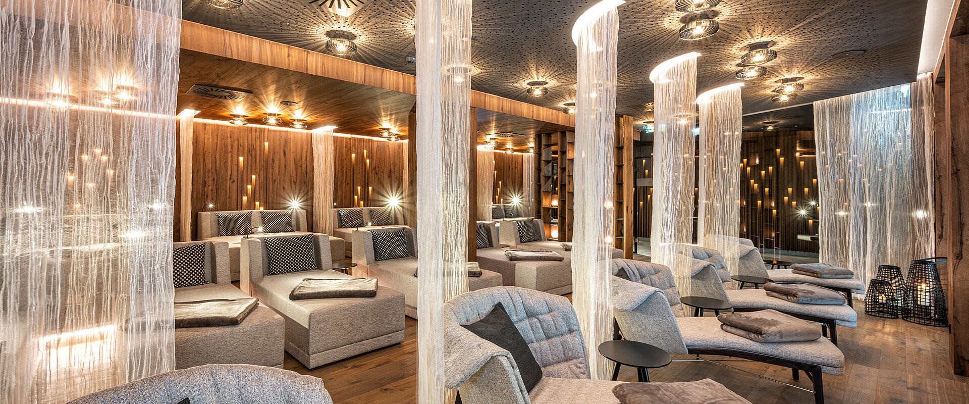 Ein gemütlicher Ruheraum im Wellnesshotel Lürzerhof in Salzburg