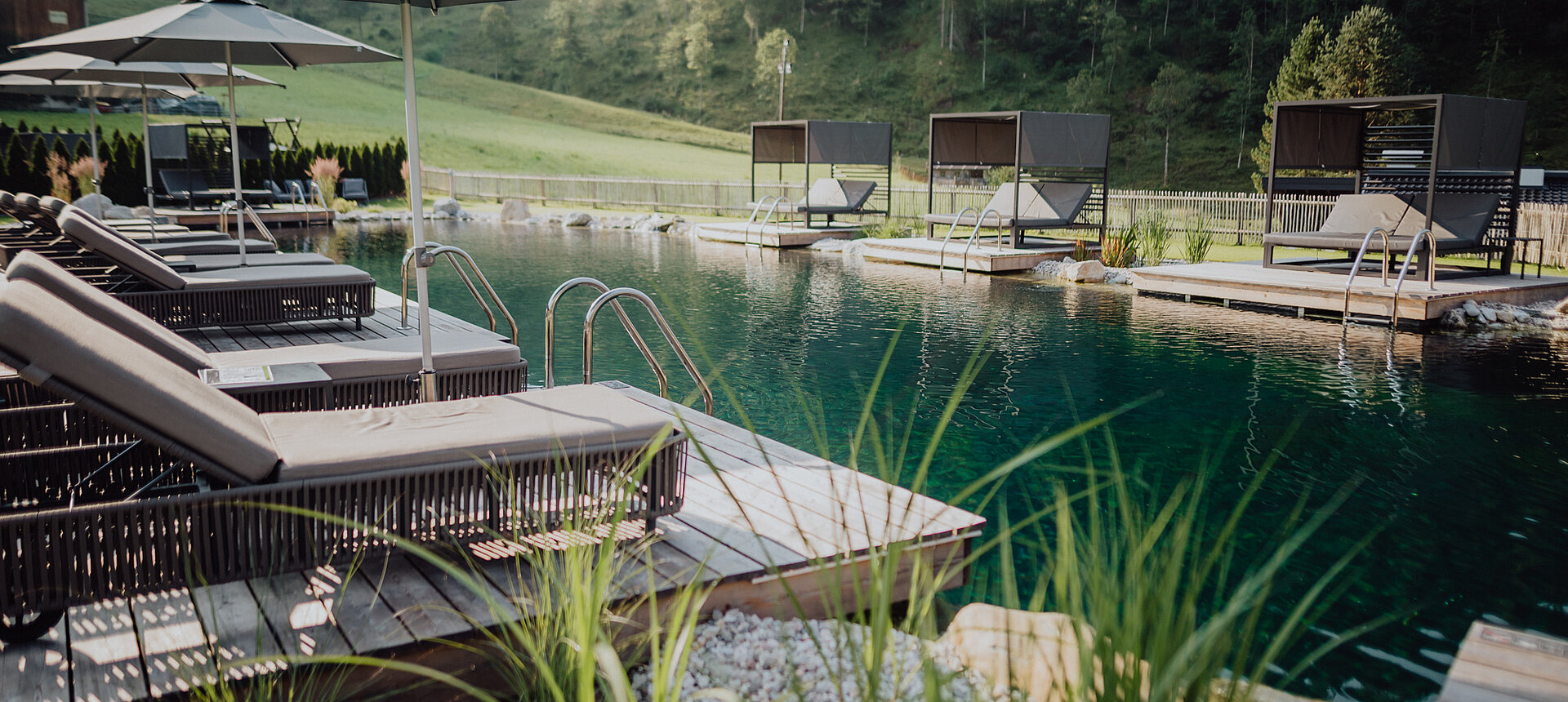 Der Bergseepool im Wellnesshotel Lürzerhof in Salzburg