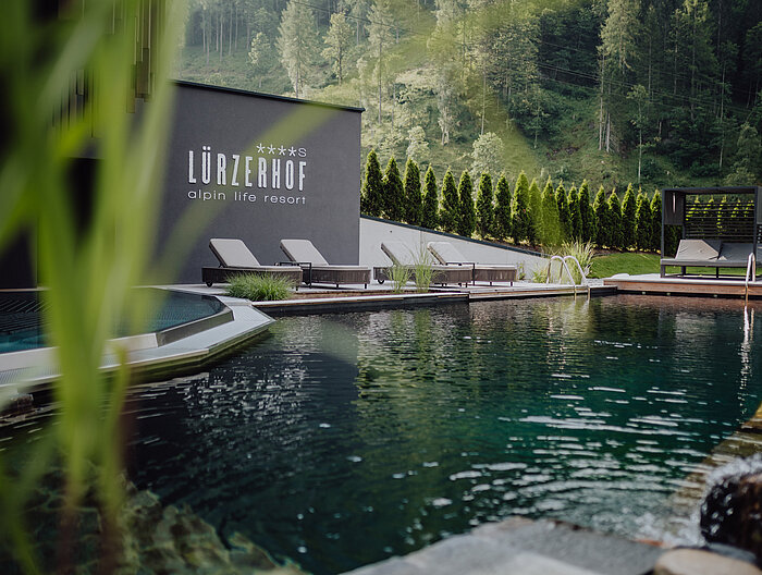 Pool des Adults Only Bereiches im Lürzerhof, dem Wellnesshotel in Salzburg